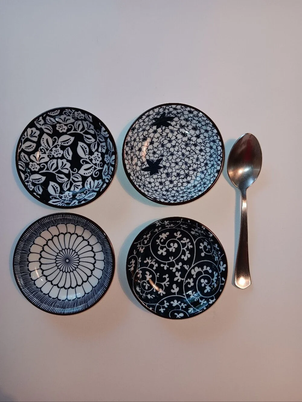 Dipping Sauce/Butter Pats Small Ceramic Bowls Set of 4 Blue & White